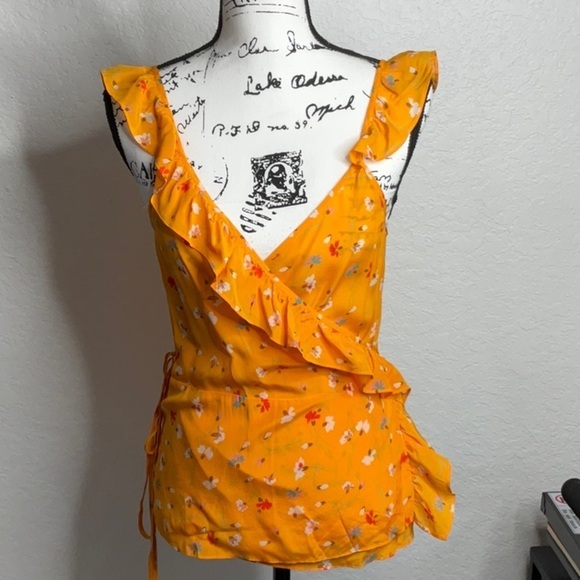 Madewell Tops - Madewell NWT Yellow Floral Sleeveless Wrap Around Top. Size 4. 100% Silk